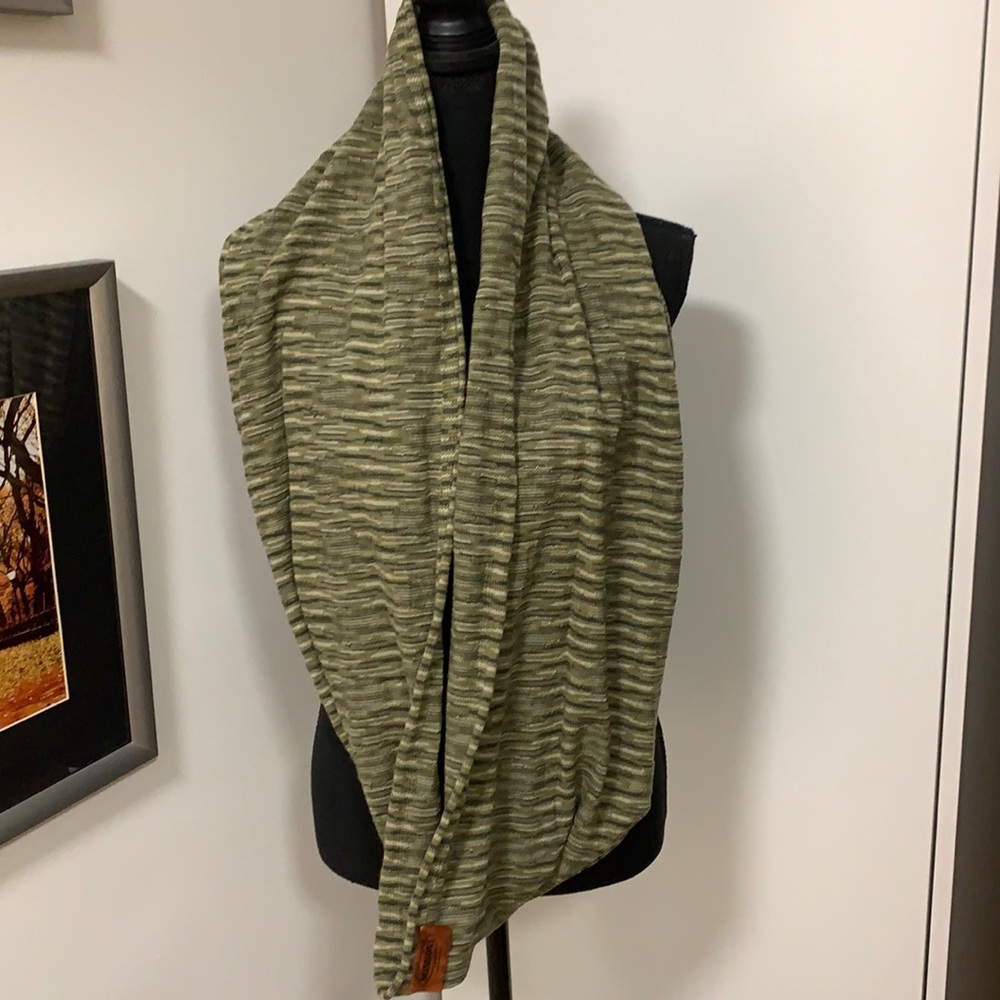 Missioni Green/ Tan Infiniti Scarf 🧣 Bought in Italy 🇮🇹 Women’s OS